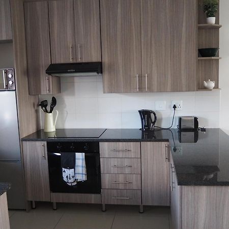 Or Tambo Self Catering Apartments, The Willows Boksburg Exterior photo