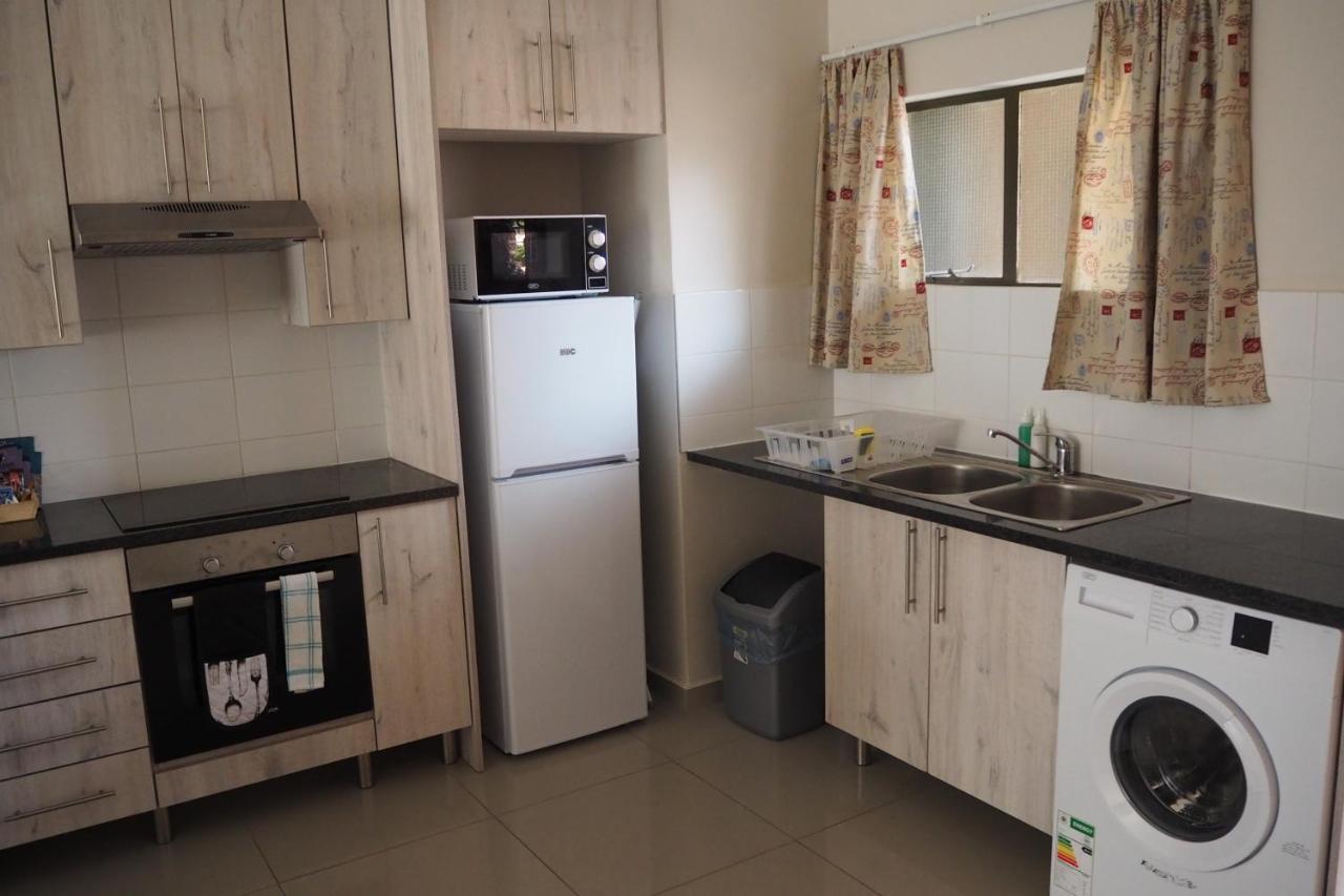 Or Tambo Self Catering Apartments, The Willows Boksburg Exterior photo