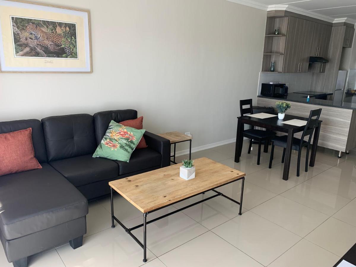 Or Tambo Self Catering Apartments, The Willows Boksburg Exterior photo