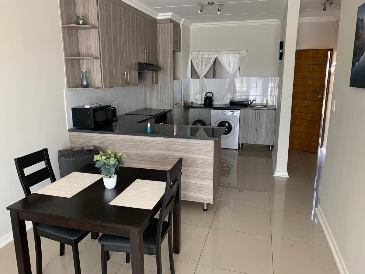 Or Tambo Self Catering Apartments, The Willows Boksburg Exterior photo