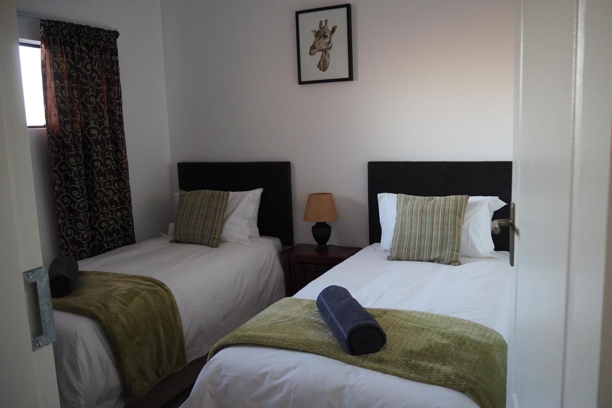 Or Tambo Self Catering Apartments, The Willows Boksburg Exterior photo