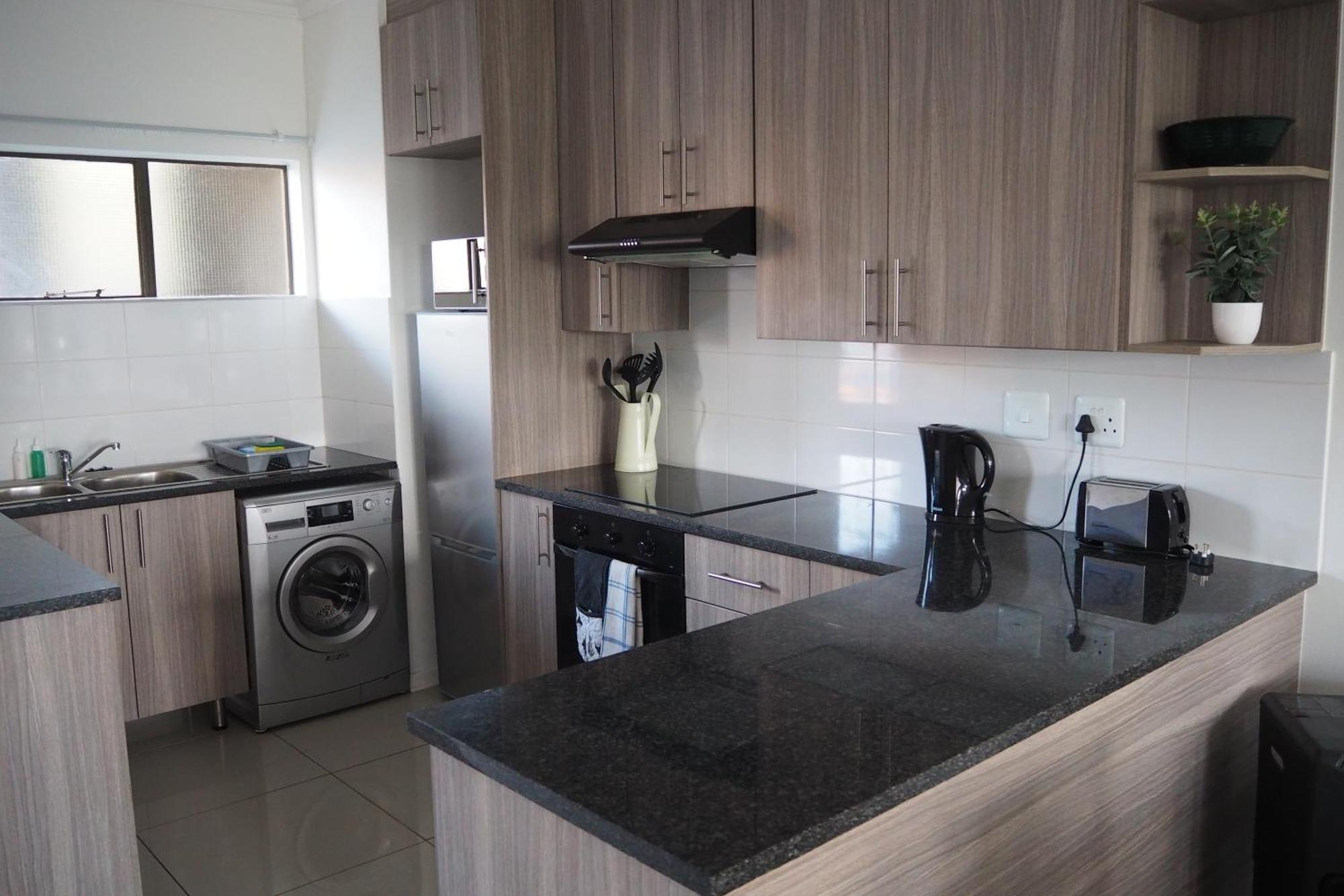 Or Tambo Self Catering Apartments, The Willows Boksburg Exterior photo