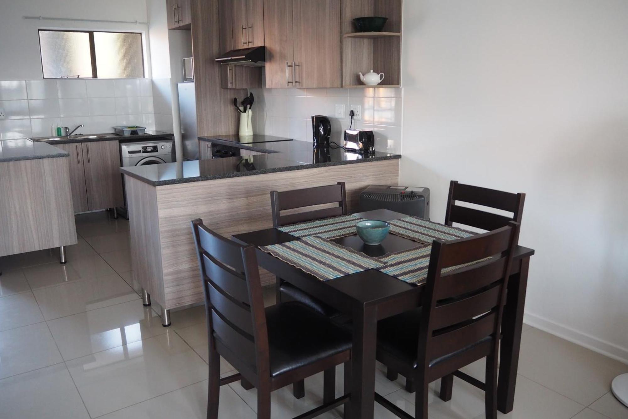 Or Tambo Self Catering Apartments, The Willows Boksburg Exterior photo