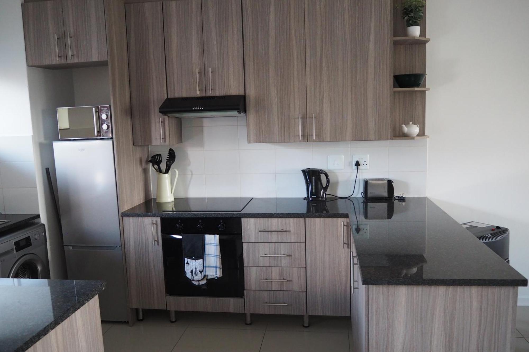 Or Tambo Self Catering Apartments, The Willows Boksburg Exterior photo