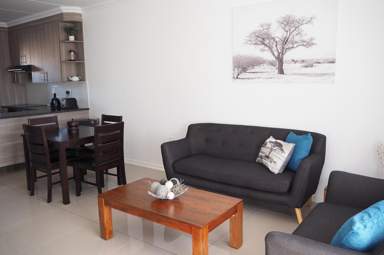 Or Tambo Self Catering Apartments, The Willows Boksburg Exterior photo