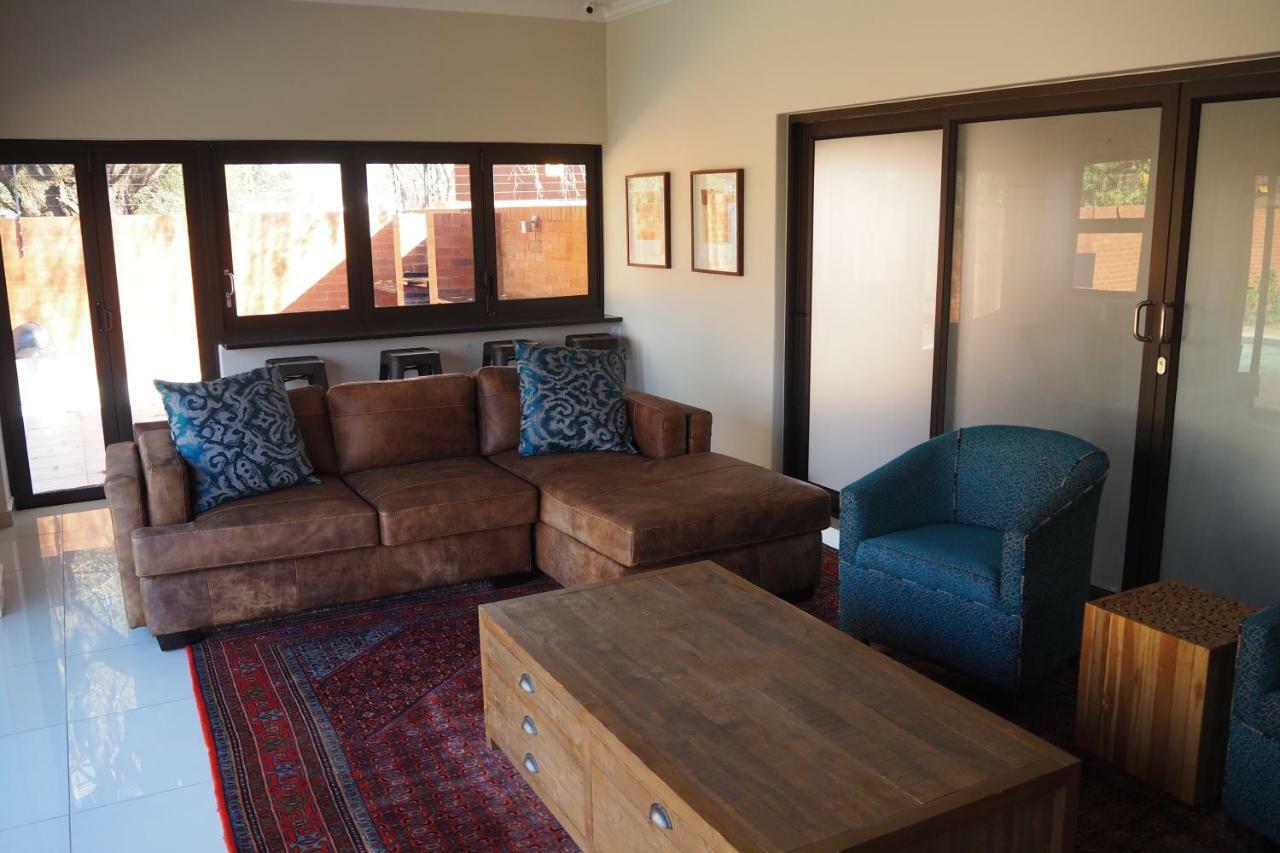 Or Tambo Self Catering Apartments, The Willows Boksburg Exterior photo