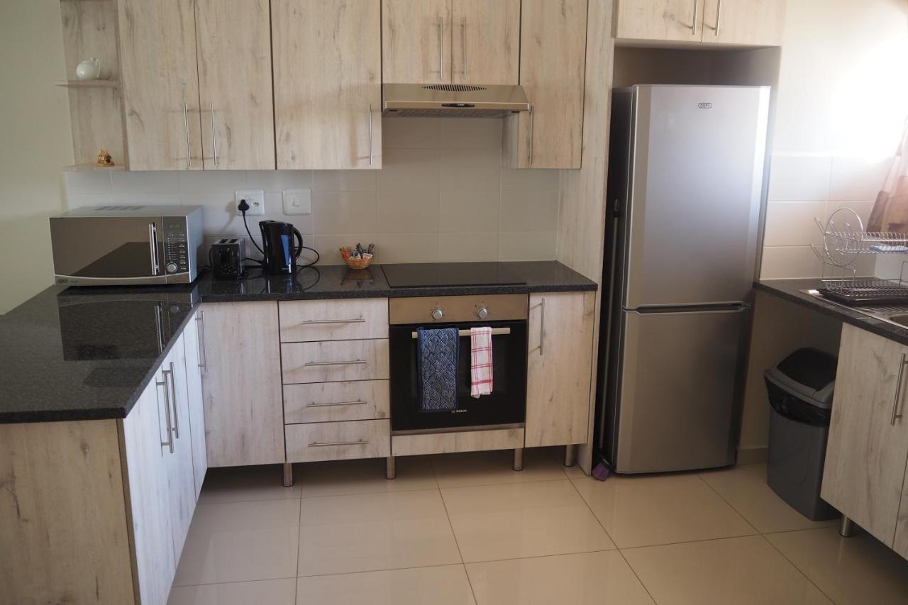 Or Tambo Self Catering Apartments, The Willows Boksburg Exterior photo